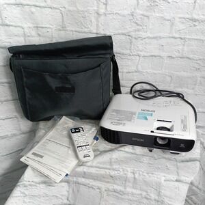 Epson EX3260 3LCD Projector H842A White 3300 Lumens HDMI VGA 38 Lamp Hours Bag